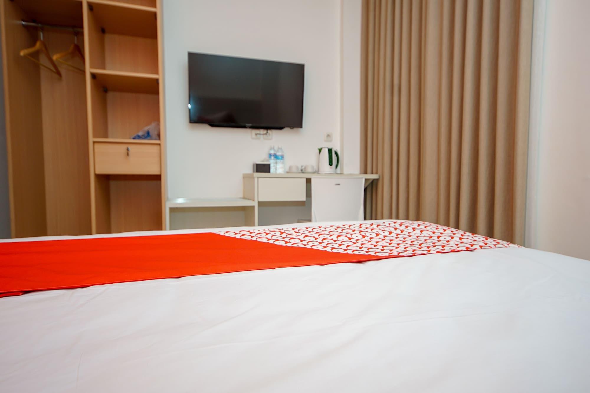 Oyo 344 Kr Hotel Palembang Exterior photo
