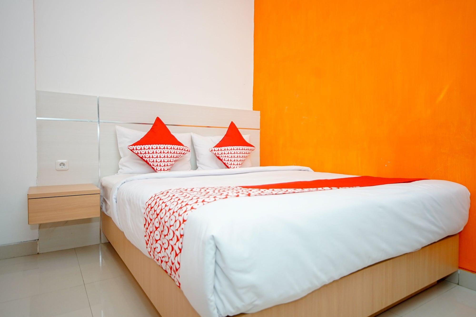 Oyo 344 Kr Hotel Palembang Exterior photo