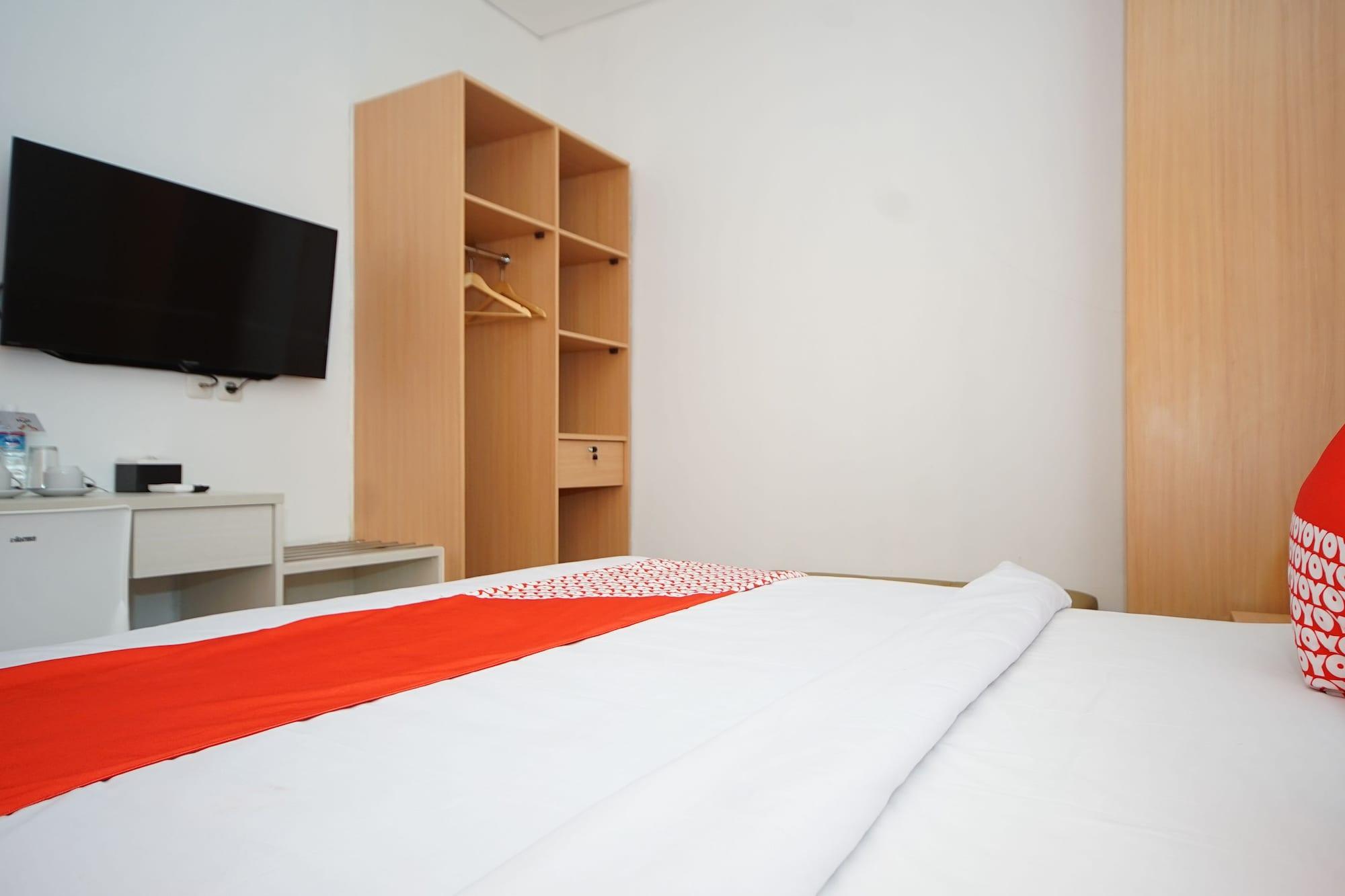 Oyo 344 Kr Hotel Palembang Exterior photo