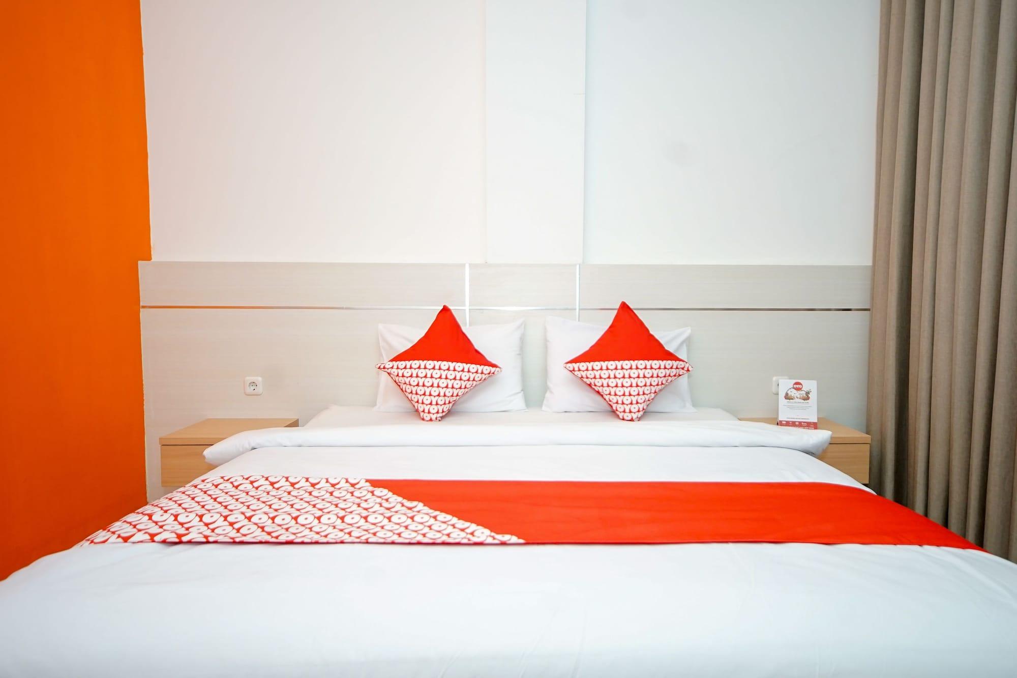 Oyo 344 Kr Hotel Palembang Exterior photo