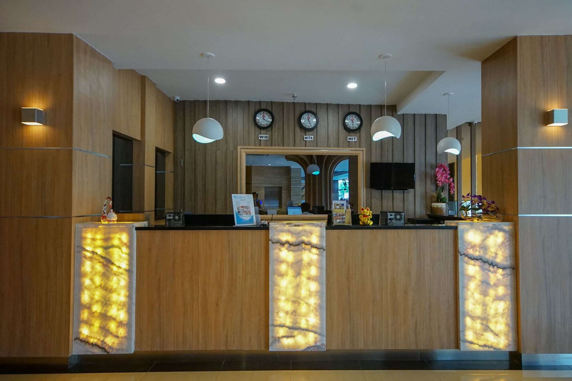 Oyo 344 Kr Hotel Palembang Exterior photo